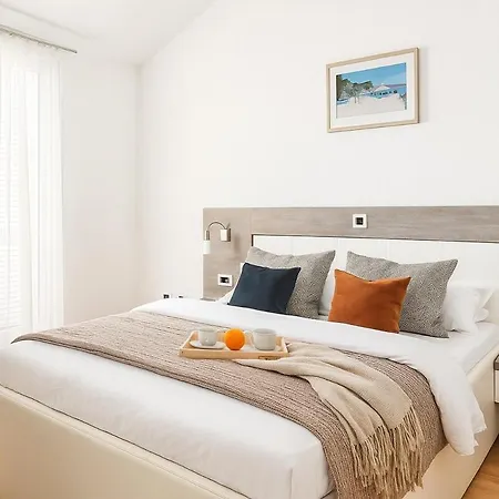 Apartment Sunny With Private Access