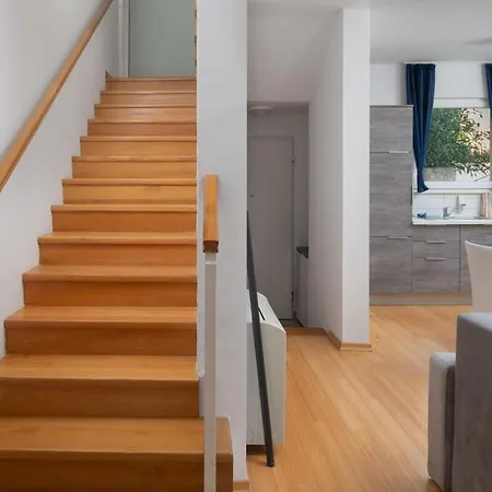 Sunny With Private Access Apartment Petrcane